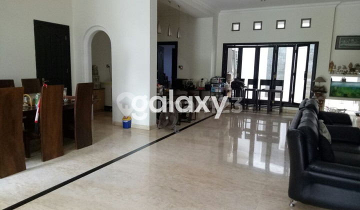 DIJUAL RUMAH CLASSIC BAGUS TERAWAT DI GRAHA FAMILI FAMILY SURABAYA BARAT 2