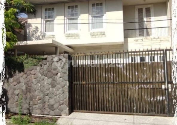 For sale, 2-story elegant style house with 5 bedrooms in Simpang Darmo Permai Selatan, West Surabaya. 1