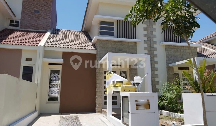 Minimalist House Valencia Icon Puri Surya Jaya Sidoarjo 1