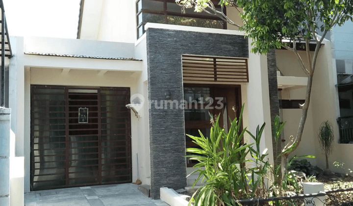 Disewakan Rumah Minimalis 1,5 Lantai Semi Furnished Alam Hijau Citraland, Surabaya Barat 1