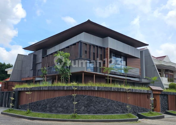 Rumah Baru 2 Lantai Tropical Minimalis House Manyar Kertoadi