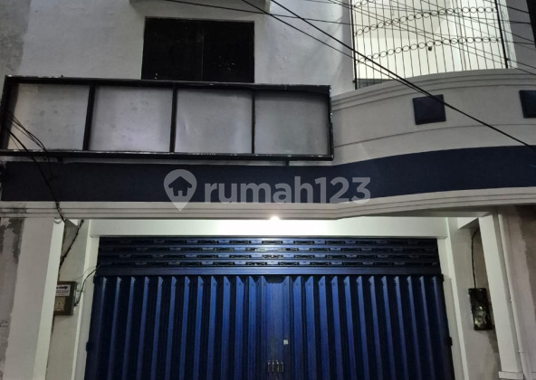 For Rent, Strategic Location Shop House in Front of Larangan Market, Sidoarjo. 1