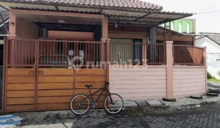 Rumah Pojok Terawat Pondok Citra Eksekutif MERR 1