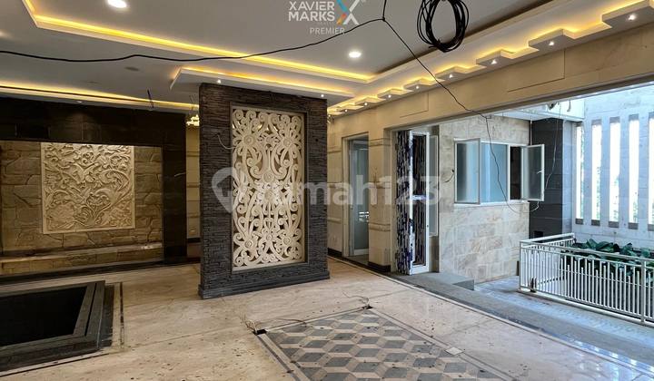 Modern House Near Ma Chung at Villa Puncak Tidar Malang 2