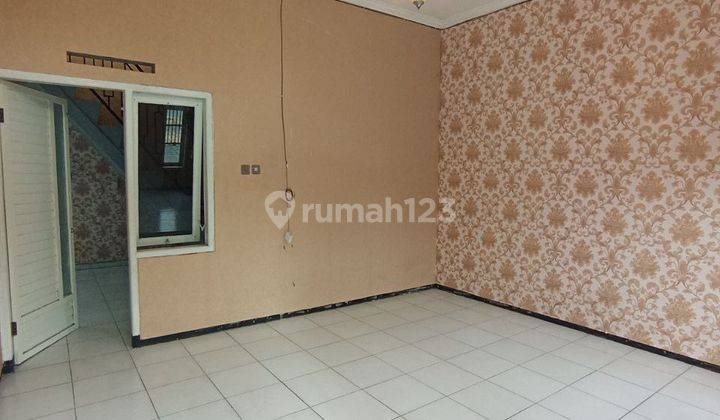 Rumah Modern Minimalis Bangunan Terawat di Plaosan Malang 2