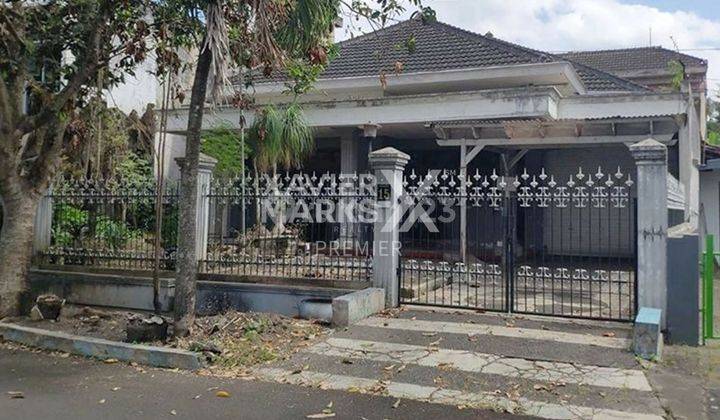 Rumah Tengah Kota Bangunan Terawat di Jl Indragiri Malang 1