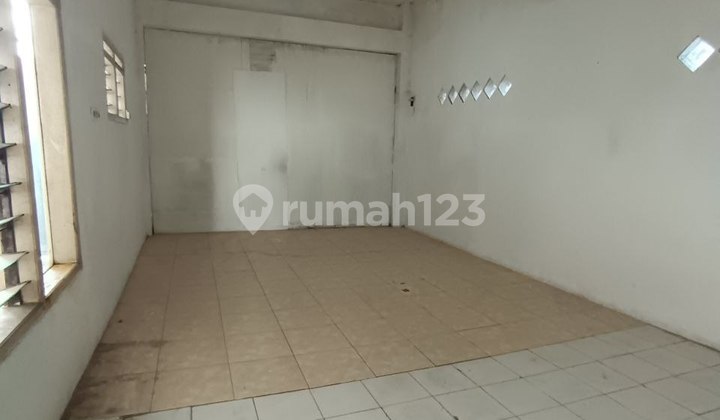 Container Access Warehouse in Sukun Malang