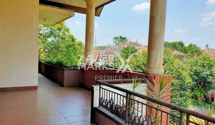 Rumah Mewah 2 Lantai di Villa Taman Golf Araya Malang 2