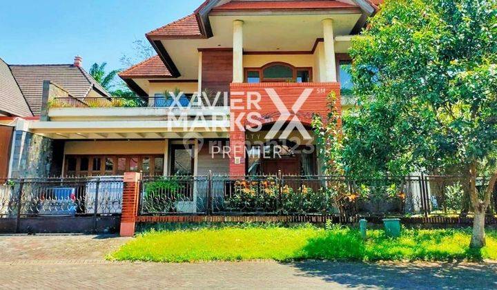 Rumah Mewah 2 Lantai di Villa Taman Golf Araya Malang 1