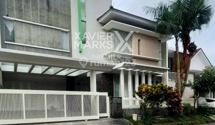 Rumah Modern Dengan Kolam Renang di Permata Jingga Malang  1