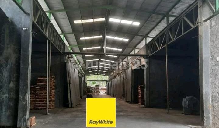 Active Factory in Gringsing with Machinery Ready to Operate