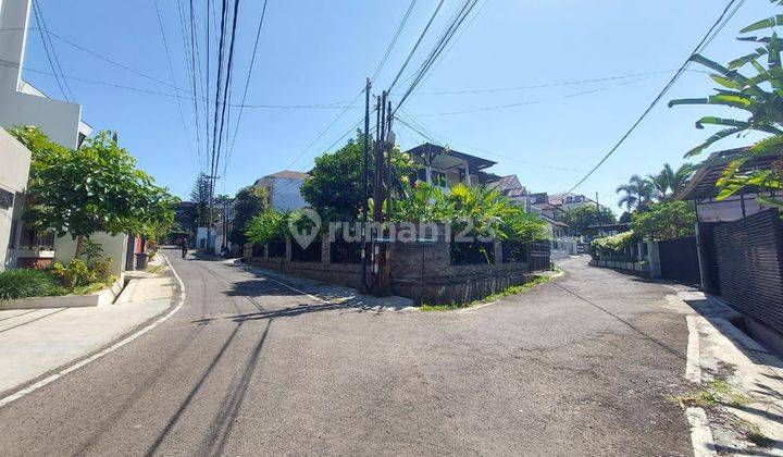 Rumah Luas Posisi Hook Di Cigadung Selatan Hadap Timur Dan Selatan