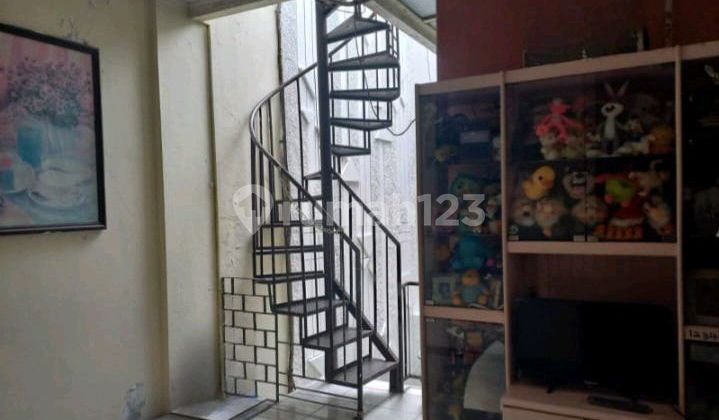 Dijual Rumah di Tengah Kota & Daerah Bisnis 1