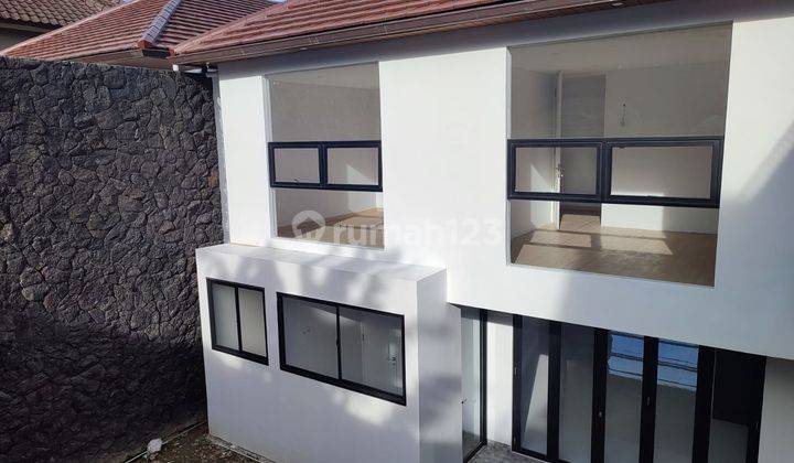 Rumah Minimalis di Setiabudi Regency Ada Kolam Renang 2