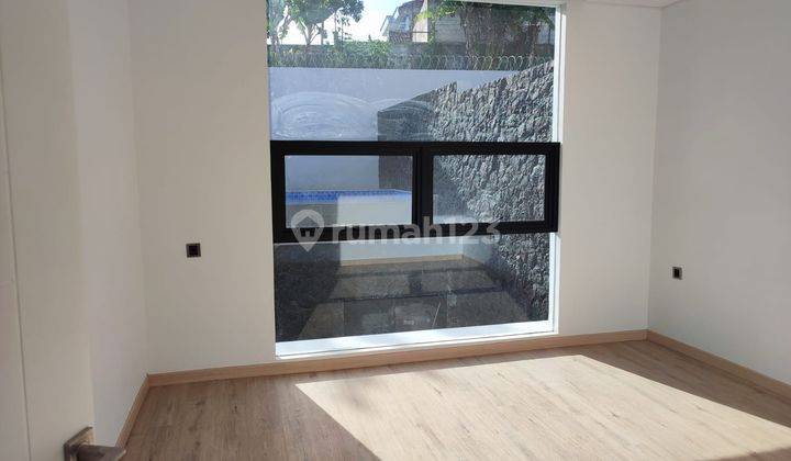Rumah Minimalis di Setiabudi Regency Ada Kolam Renang 3