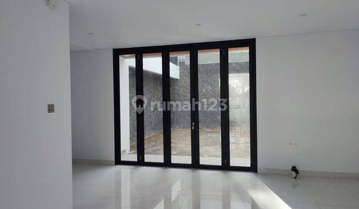 Rumah Minimalis di Setiabudi Regency Ada Kolam Renang 5