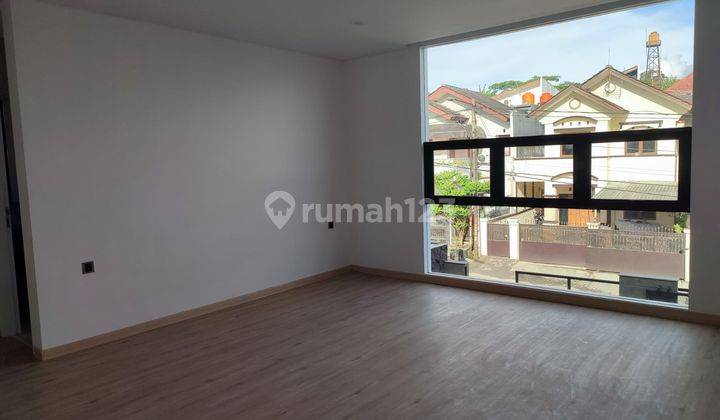 Rumah Minimalis di Setiabudi Regency Ada Kolam Renang 7