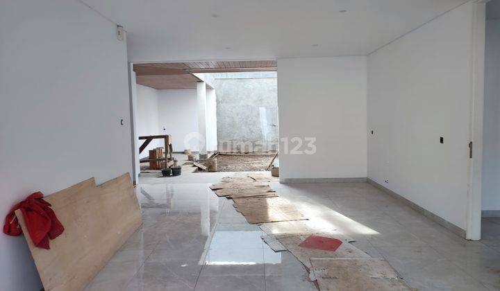 Rumah Minimalis di Setiabudi Regency Ada Kolam Renang 9