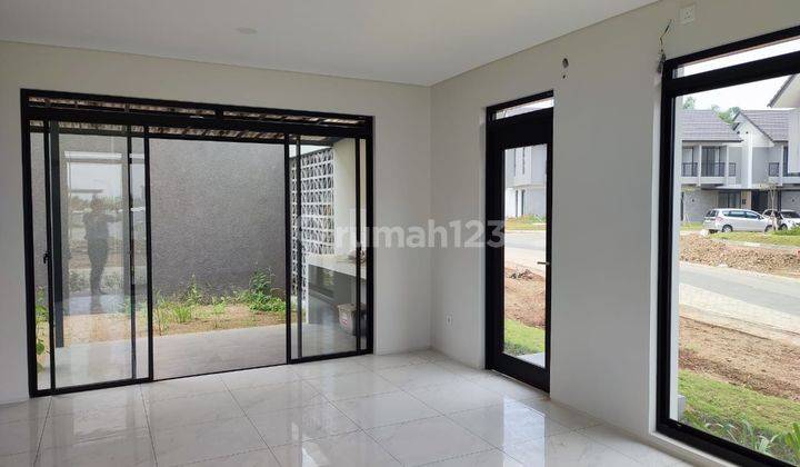 Rumah Minimalis di Tarubhawana, Kota Baru Parahyangan