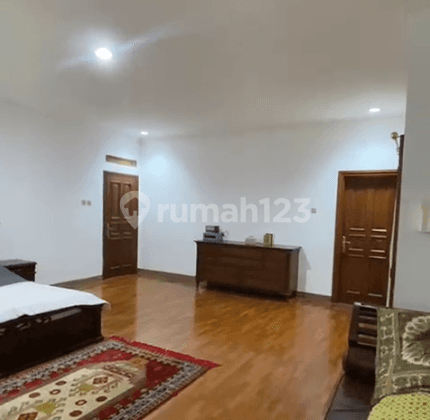 Rumah Nyaman Ada Kolam Renang di Setra Duta Kumala Bandung 5