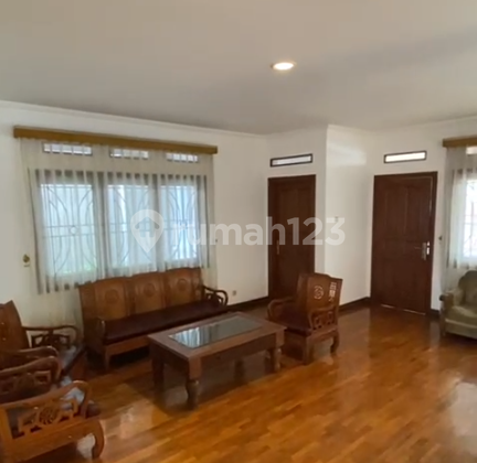 Rumah Nyaman Ada Kolam Renang di Setra Duta Kumala Bandung 15