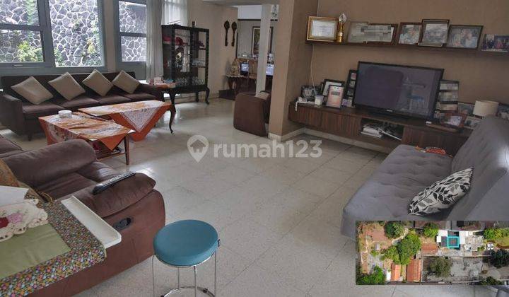 Rumah Classic Heritage di Mainroad Dago Bandung