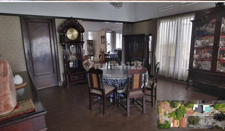 Rumah Classic Heritage di Mainroad Dago Bandung