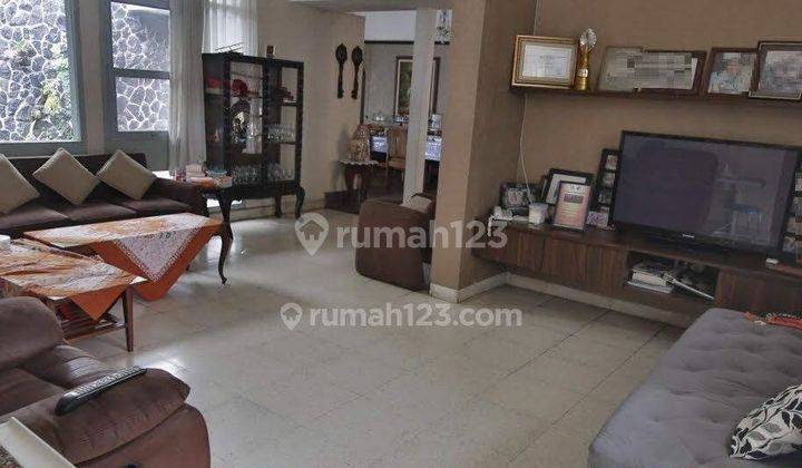 Rumah Classic Heritage di Mainroad Dago Bandung