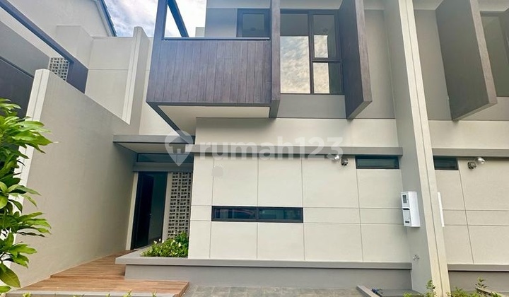 Dijual Rumah Flora Summarecon Full Furnish With Pool  1