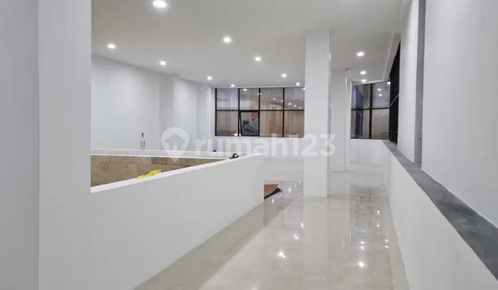 Building for Rent on Main Road in Downtown Bandung Building for Rent on Main Road in Downtown Bandung