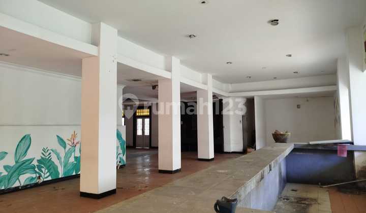 Main Road Business Space on Sumatra Street, Bandung