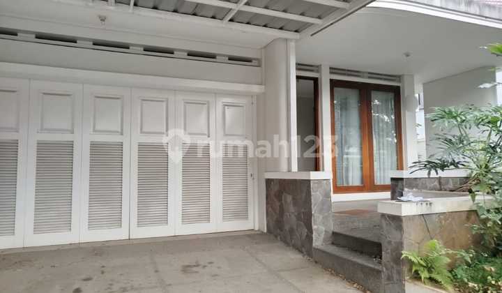 2-Story House in Old Bandung, New Parahyangan City 2-Story House in Old Bandung, New Parahyangan City