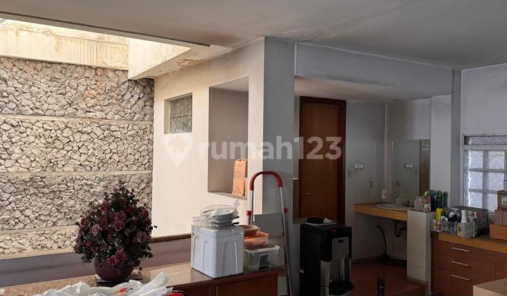 Well-Maintained 3-Story Shophouse in Lengkong, Bandung 2