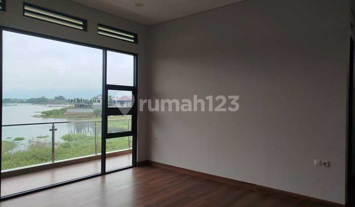 Rumah 2 Lantai Good View Danau di Kota Baru Parahyangan 1