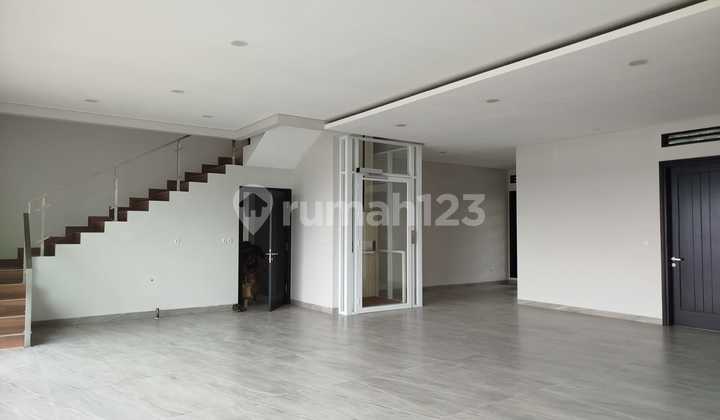 Rumah 2 Lantai Good View Danau di Kota Baru Parahyangan 2