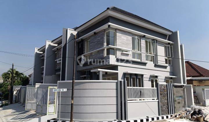 Rumah Nginden Minimalis Gress 2LT Tengah Kota dgn Lebar 8 dan ROW 3 Mobil Dekat dgn Ubaya 1