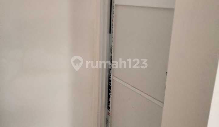 Cheap Sale New 2-Story Shop House, 2 Units Left, Strategic and Profitable Location on Jln. Raya Banyu Urip Surabaya 2