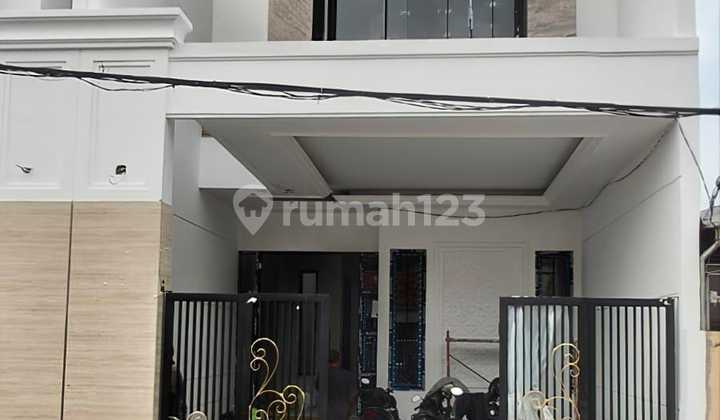 Dijual Rumah Babatan Pantai Surabaya, American Clasic Mewah