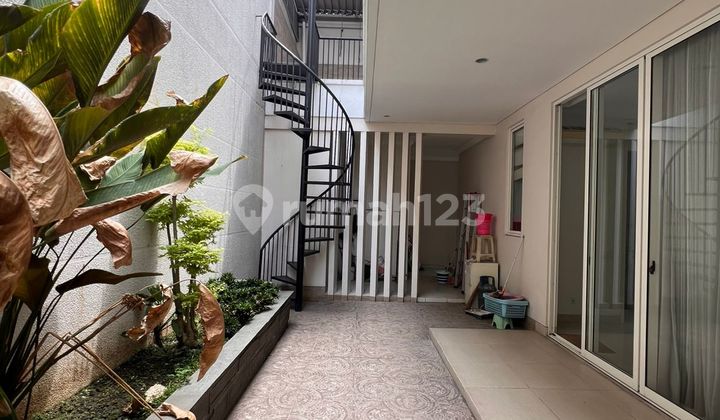 For Quick Sale, Well-Maintained Minimalist House in Lariz Wood, Pakuwon Indah, Land Size 15x20 (300M2) 2