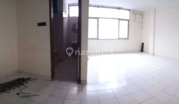 Disewakan Murah Rumah 4 Lantai Jalan Belakang Pasar Sayap Otista  5