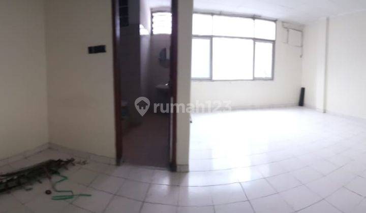 Disewakan Murah Rumah 4 Lantai Jalan Belakang Pasar Sayap Otista  6
