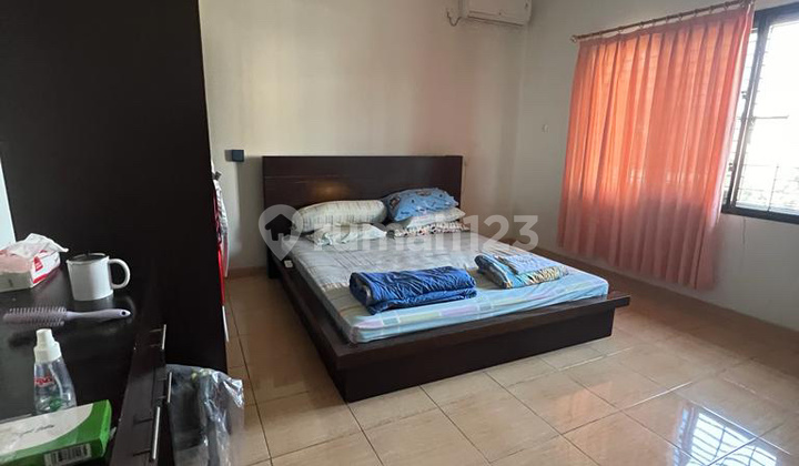 For sale, rare throne house. 2