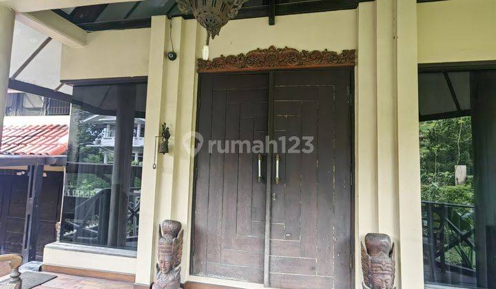 Rumah Besar Dengan Gaya Tropis Di Mega Cinere 2