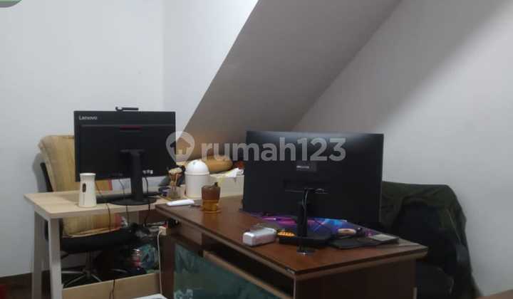 Strategic 3.5-Story Shophouse for Rent in Pademangan, North Jakarta 2