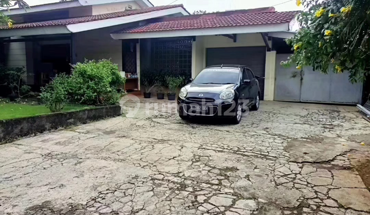 For Sale House with Spacious Yard in Tangerang City 2
