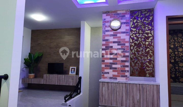 2lantai Megah Di Ujung Berung Kodya Dekat Sman24 Di Perumahan Elit Dilepas 2.5m 2