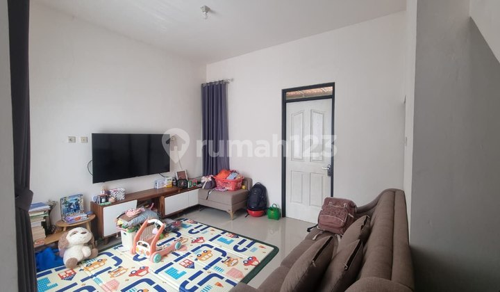 House on Credit in Jatihandap Municipality, 2 Floors, 3 Bedrooms, 99% Occupied, Remaining Tenor 15 Years, Down Payment Over 150 Million, Slight Negotiation. 2