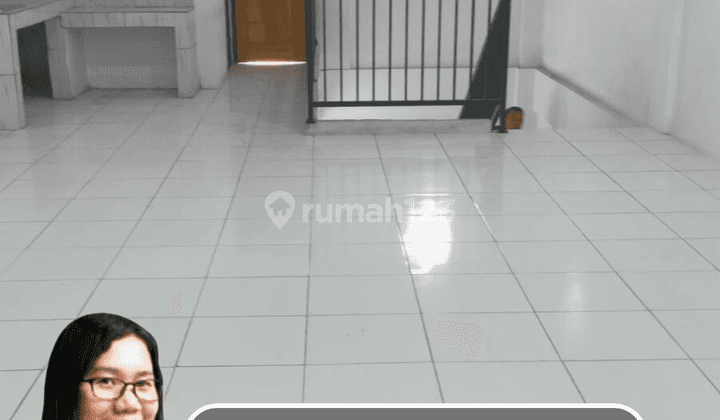 Ruko Disewakan 2 Lantai Dengan Halaman Luas  1