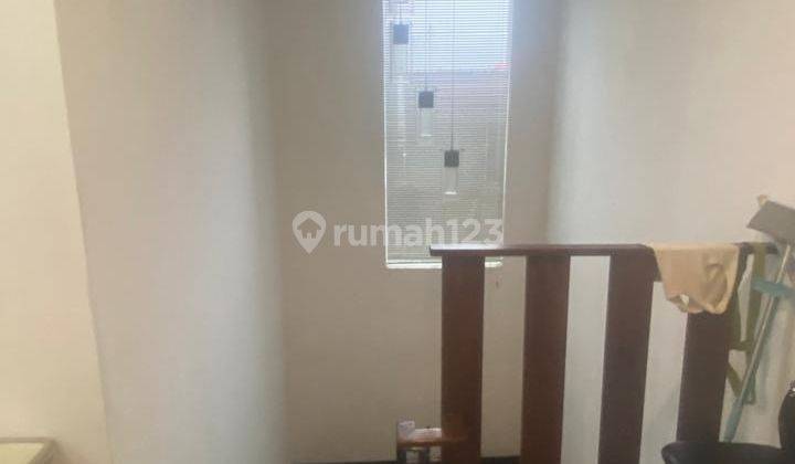 Disewakan Rumah 2 Lantai Full Furnished Singgasana Pradana 2