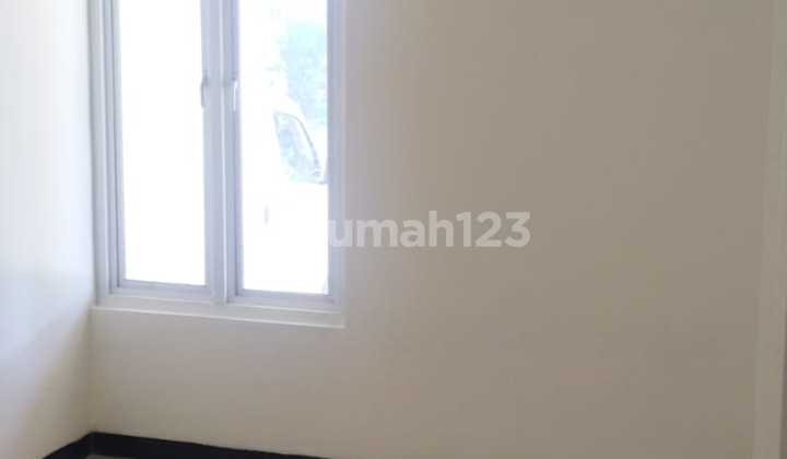 For Rent: Comfortable, Move-In Ready House in Strategic Location at Taman Kopo Indah 5, Sommerville Cluster, Bandung.